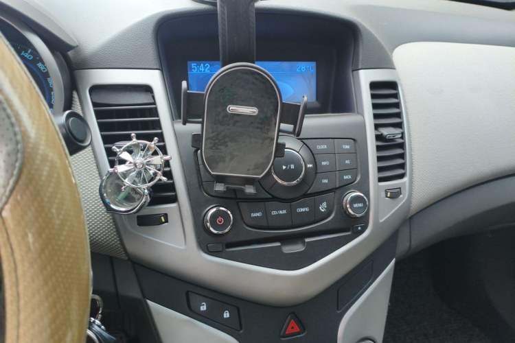 Used Chevrolet Cruze 2012 1.8L SE AT Audio And AC Panel