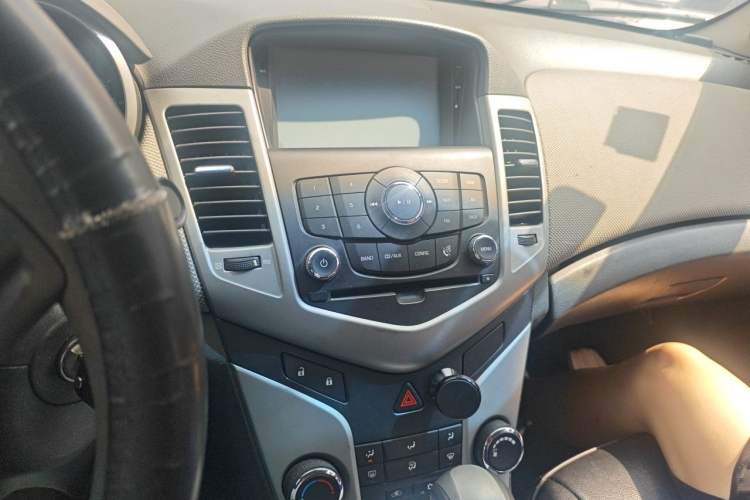 Used Chevrolet Cruze 2012 1.8L SE AT Audio And AC Panel
