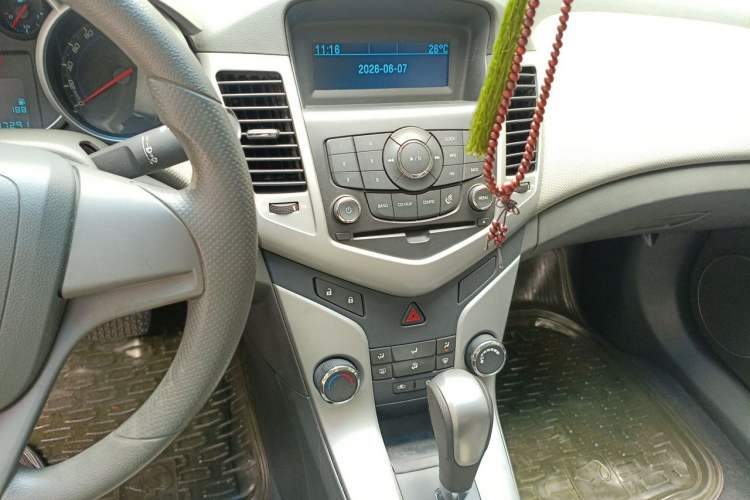 Used Chevrolet Cruze 2012 1.8L SE AT Audio And AC Panel