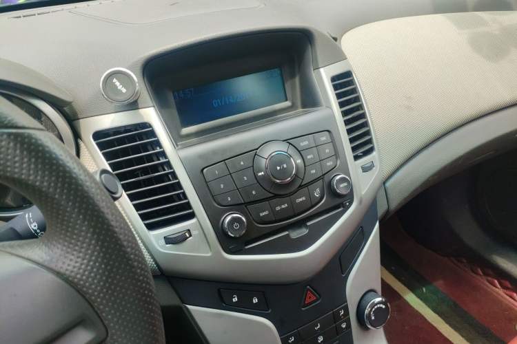 Used Chevrolet Cruze 2012 1.6L SL MT Audio And AC Panel