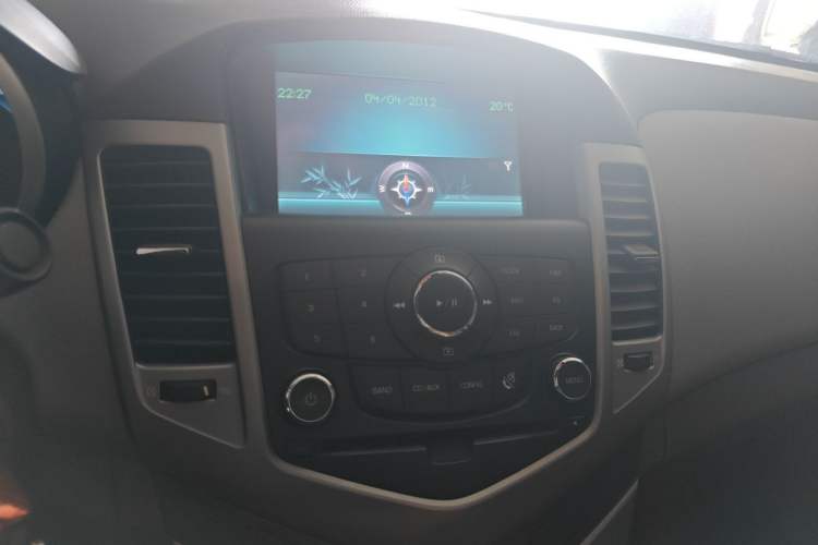 Used Chevrolet Cruze 2012 1.6L SL MT Audio And AC Panel