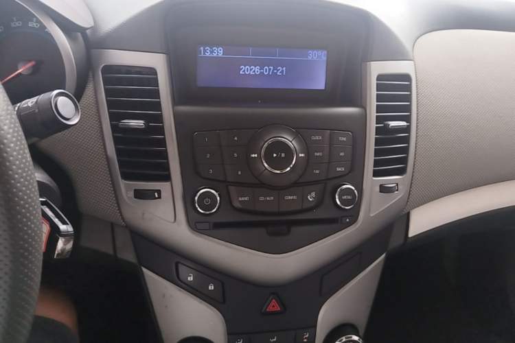 Used Chevrolet Cruze 2012 1.6L SE MT Audio And AC Panel
