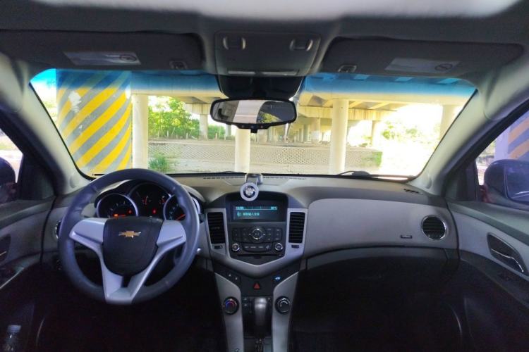 Used Chevrolet Cruze 2012 1.6L SE Automatic Center Console
