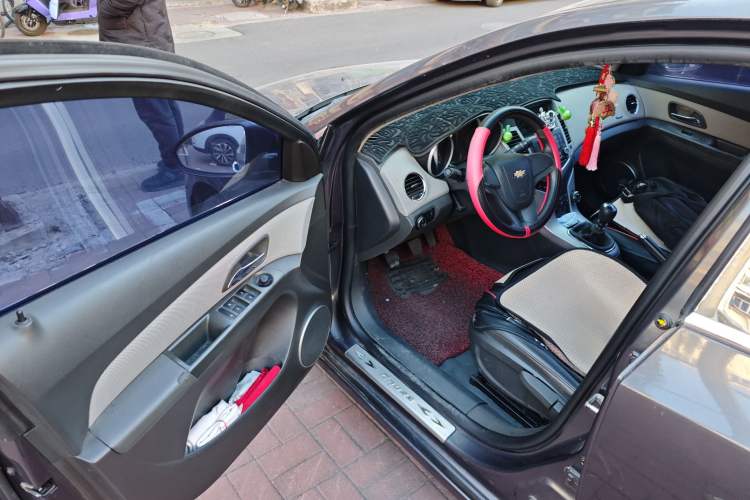 Used Chevrolet Cruze 2012 1.6L SE MT Driver Seat