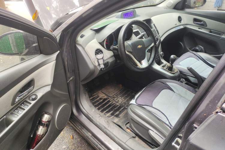 Used Chevrolet Cruze 2012 1.6L SE MT Driver Seat