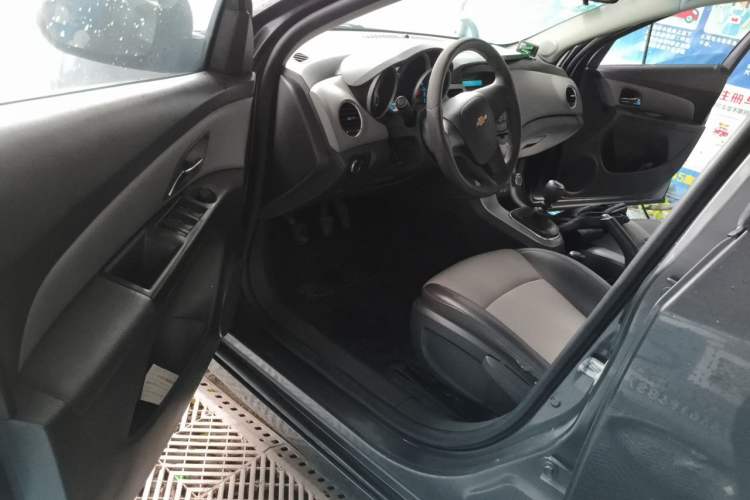 Used Chevrolet Cruze 2012 1.6L SL MT Driver Seat