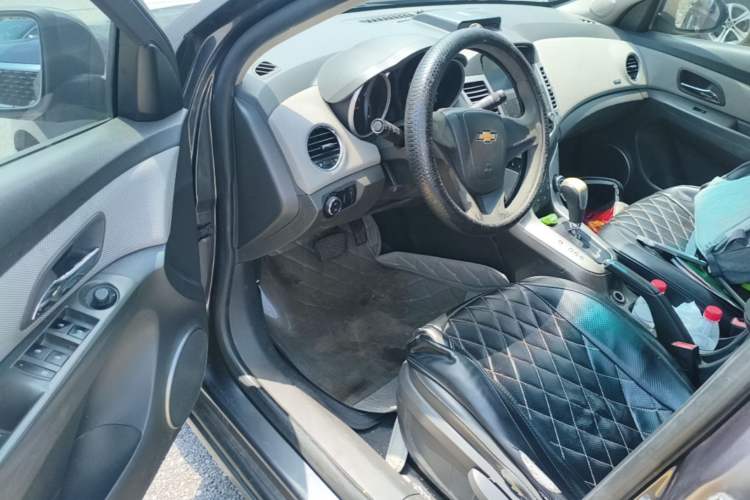 Used Chevrolet Cruze 2012 1.8L SE AT Driver Seat