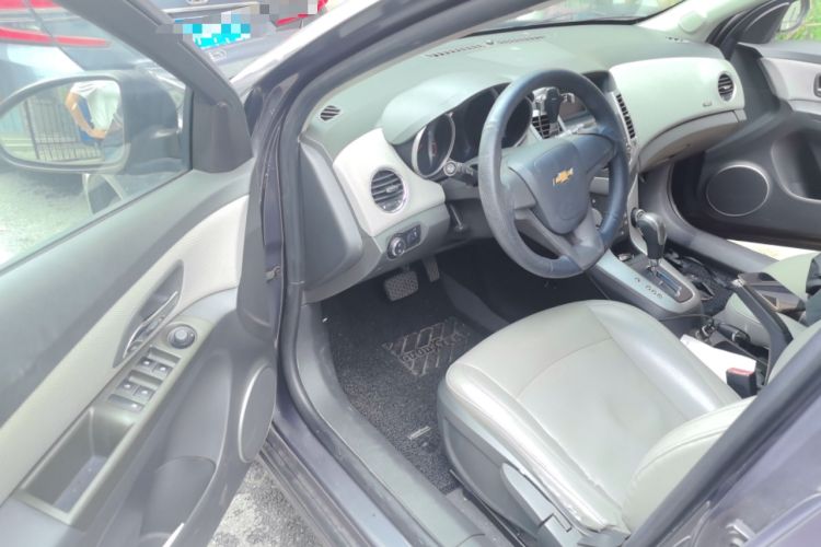Used Chevrolet Cruze 2012 1.8L SE AT Driver Seat