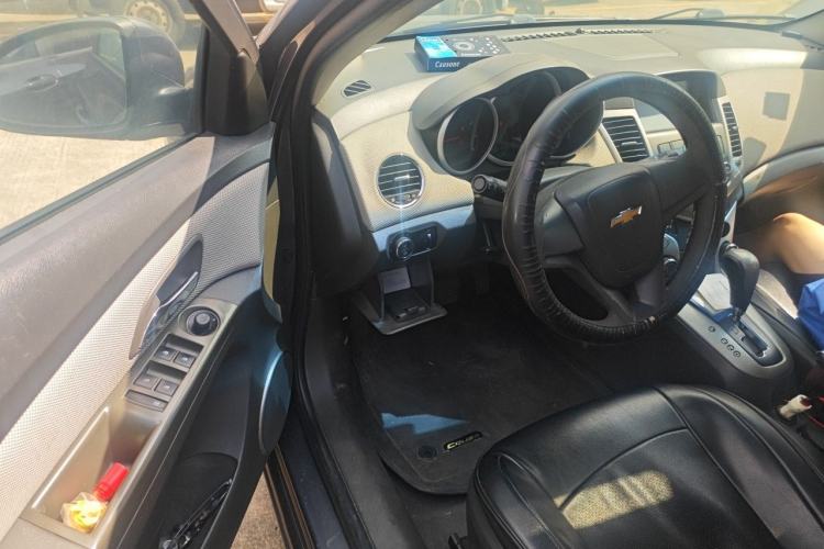 Used Chevrolet Cruze 2012 1.8L SE AT Driver Seat