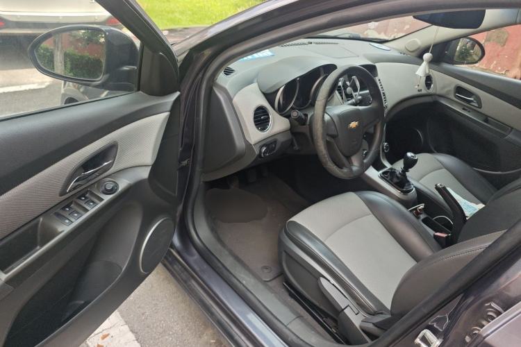 Used Chevrolet Cruze 2012 1.6L SE MT Driver Seat