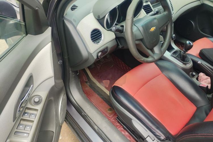 Used Chevrolet Cruze 2012 1.6L SL MT Driver Seat