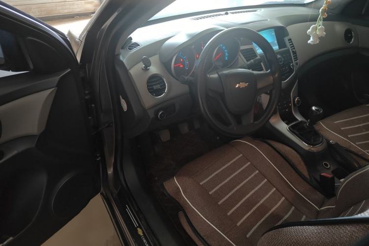 Used Chevrolet Cruze 2012 1.6L SL MT Driver Seat