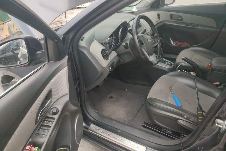 Used Chevrolet Cruze 2012 1.8L SE AT Driver Seat