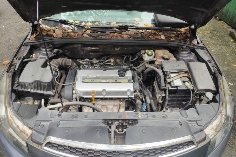 Used Chevrolet Cruze 2012 1.6L SE MT Engine Bay
