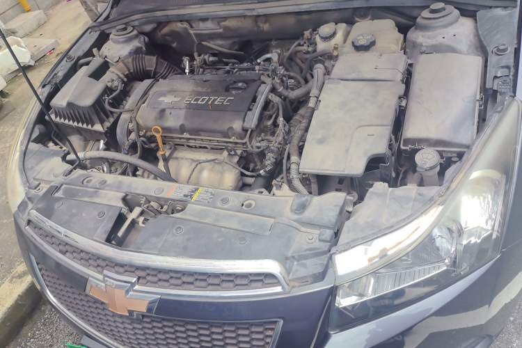 Used Chevrolet Cruze 2012 1.8L SE AT Engine Bay