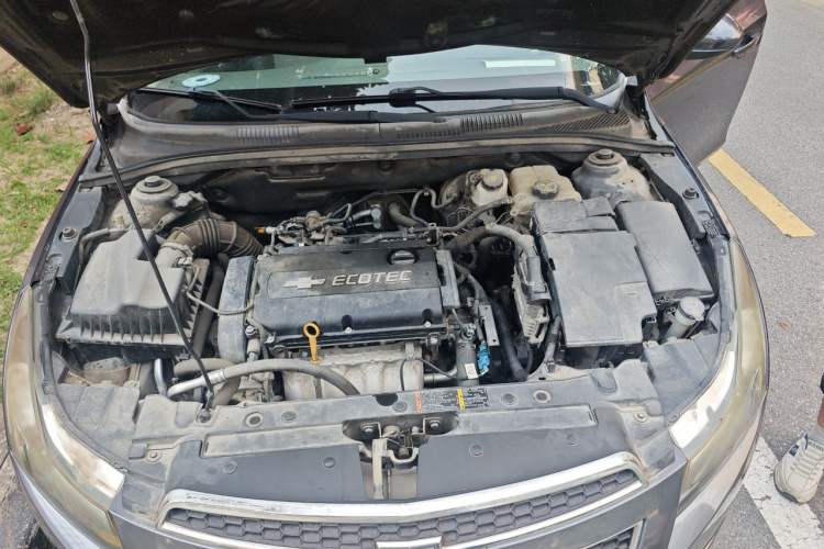 Used Chevrolet Cruze 2012 1.6L SE MT Engine Bay