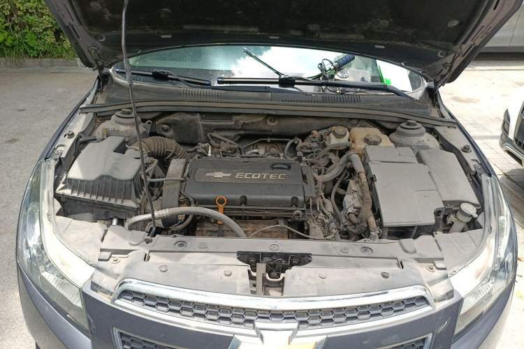 Used Chevrolet Cruze 2012 1.8L SE AT Engine Bay