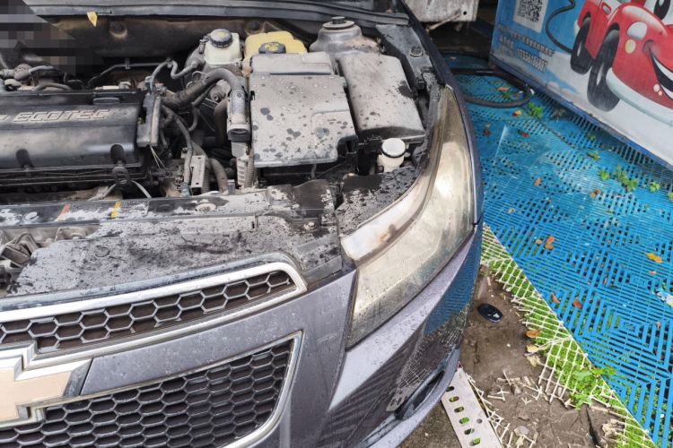 Used Chevrolet Cruze 2012 1.6L SL MT Engine Bay Left