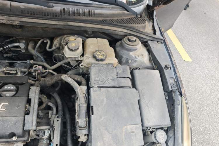 Used Chevrolet Cruze 2012 1.6L SE MT Engine Bay Left