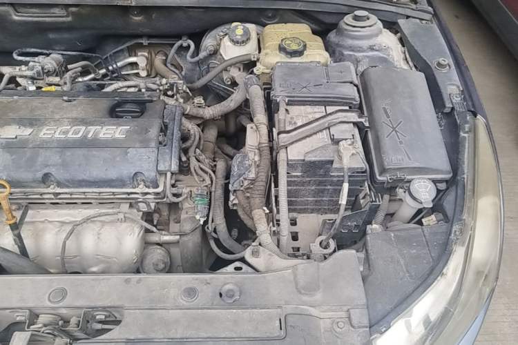 Used Chevrolet Cruze 2012 1.6L SE MT Engine Bay Left