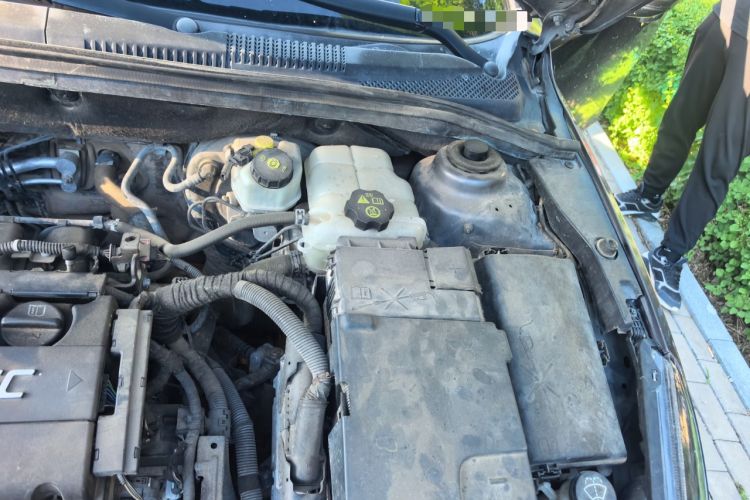 Used Chevrolet Cruze 2012 1.6L SL MT Engine Bay Left