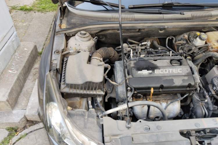 Used Chevrolet Cruze 2012 1.8L SE AT Engine Bay Right