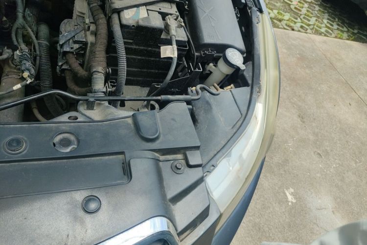 Used Chevrolet Cruze 2012 1.6L SL MT Engine Bay Right