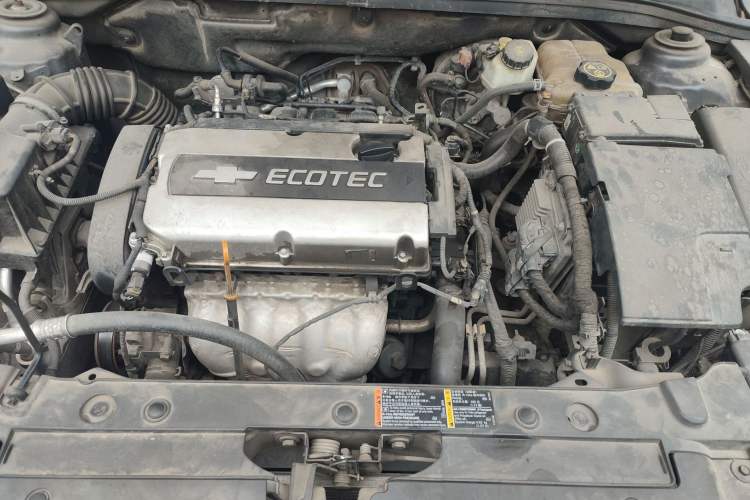 Used Chevrolet Cruze 2012 1.8L SE AT Engine Bay