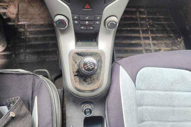 Used Chevrolet Cruze 2012 1.6L SE MT Gear Lever