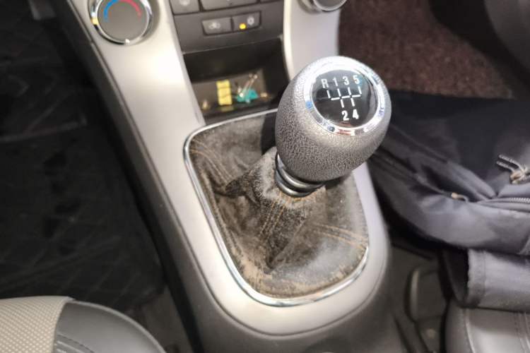 Used Chevrolet Cruze 2012 1.6L SL MT Gear Lever