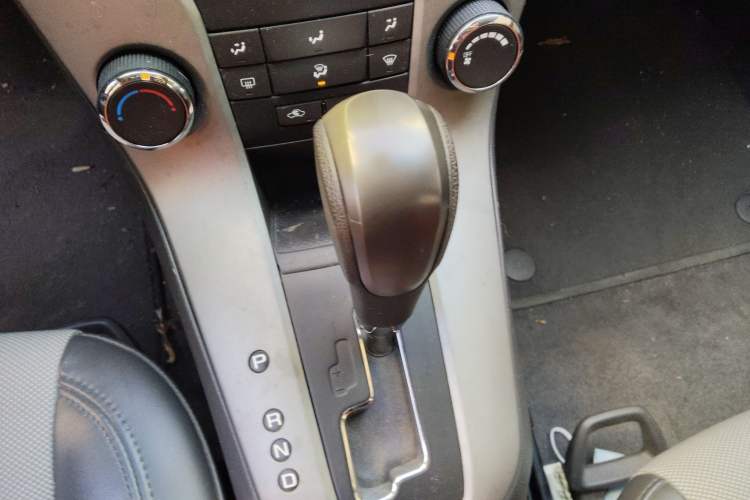 Used Chevrolet Cruze 2012 1.8L SE AT Gear Lever
