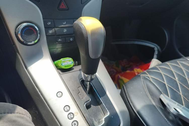 Used Chevrolet Cruze 2012 1.8L SE AT Gear Lever