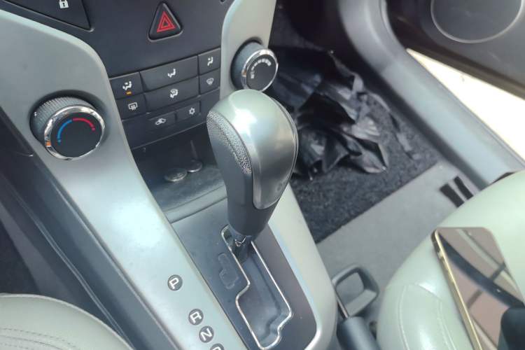 Used Chevrolet Cruze 2012 1.8L SE AT Gear Lever