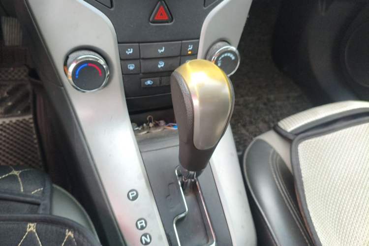 Used Chevrolet Cruze 2012 1.8L SE AT Gear Lever