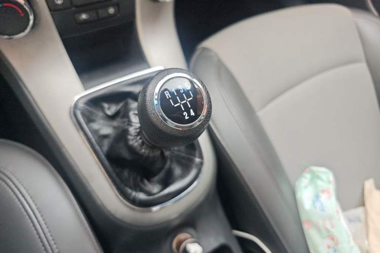 Used Chevrolet Cruze 2012 1.6L SE MT Gear Lever