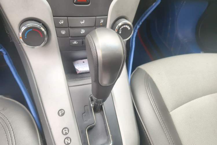 Used Chevrolet Cruze 2012 1.8L SE AT Gear Lever