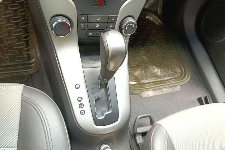 Used Chevrolet Cruze 2012 1.8L SE AT Gear Lever