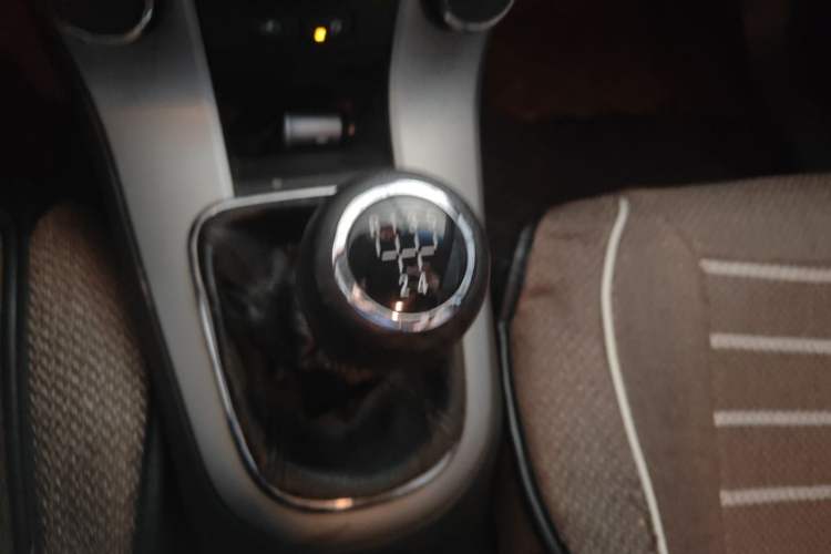 Used Chevrolet Cruze 2012 1.6L SL MT Gear Lever