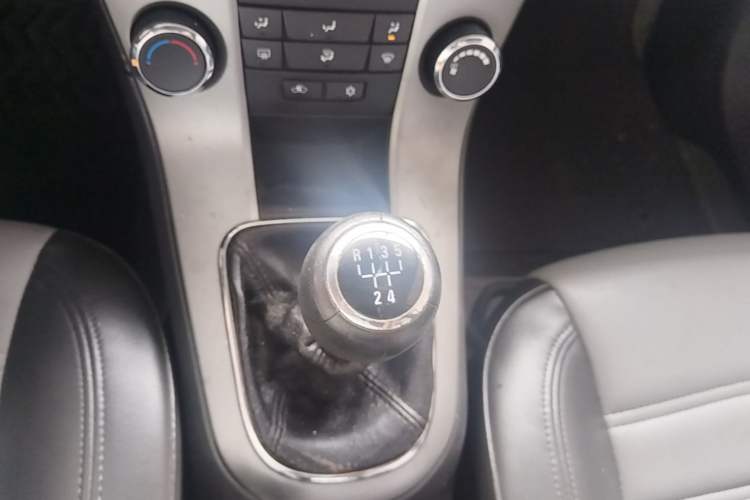 Used Chevrolet Cruze 2012 1.6L SE MT Gear Lever