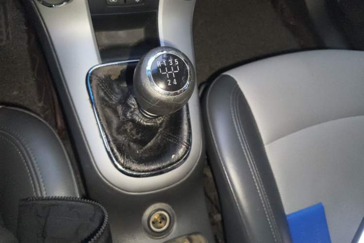 Used Chevrolet Cruze 2012 1.6L SE MT Gear Lever