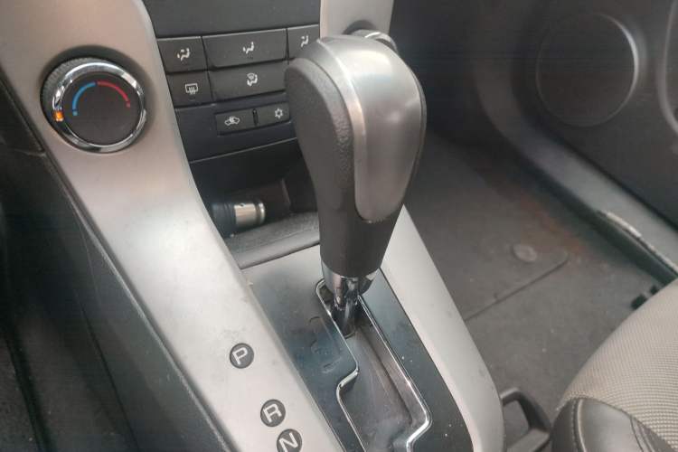Used Chevrolet Cruze 2012 1.8L SE AT Gear Lever