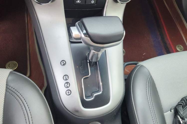 Used Chevrolet Cruze 2012 1.8L SE AT Gear Lever