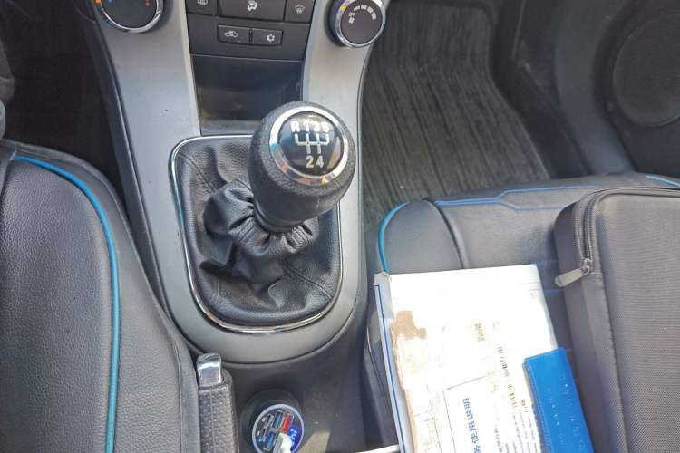 Used Chevrolet Cruze 2012 1.6L SE MT Gear Lever