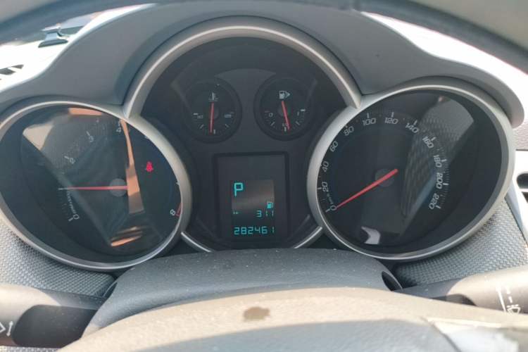 Used Chevrolet Cruze 2012 1.8L SE AT Instrument Cluster
