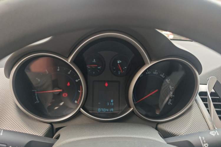 Used Chevrolet Cruze 2012 1.6L SE MT Instrument Cluster
