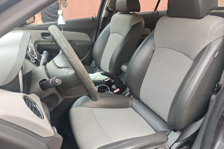 Used Chevrolet Cruze 2012 1.6L SE MT Left Front Seat