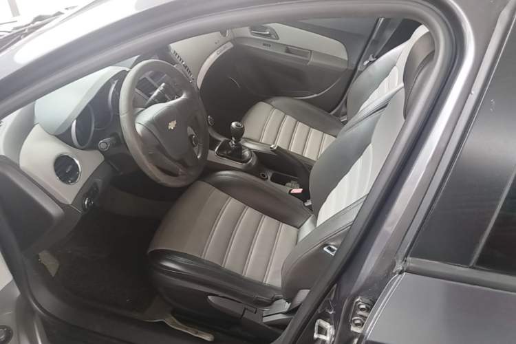 Used Chevrolet Cruze 2012 1.6L SE MT Left Front Seat