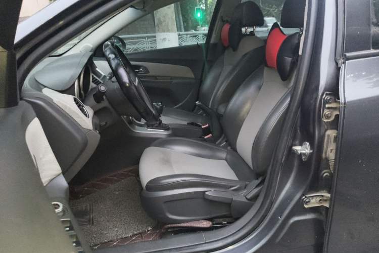 Used Chevrolet Cruze 2012 1.6L SE MT Left Front Seat