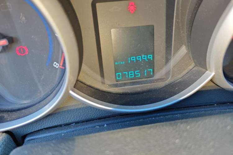 Used Chevrolet Cruze 2012 1.6L SE MT Odometer Close Up