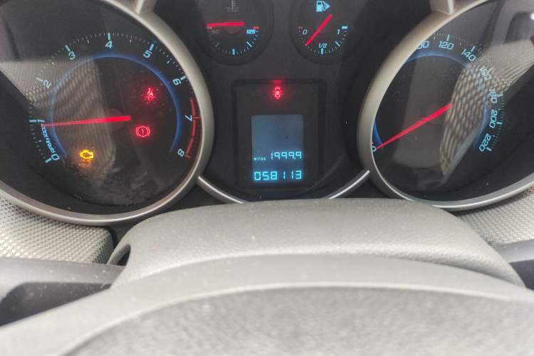 Used Chevrolet Cruze 2012 1.6L SE MT Odometer Close Up